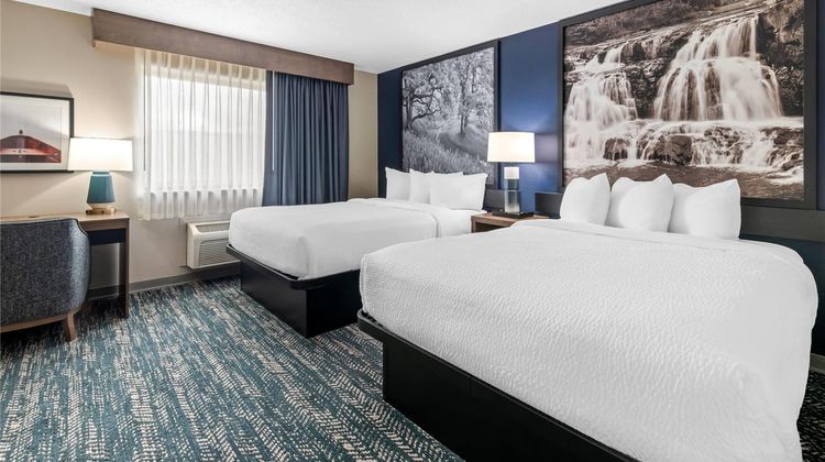 Super 8 Perham Suite