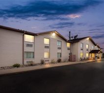 Super 8 Perham Exterior