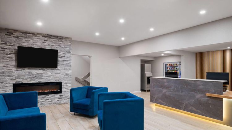 Super 8 Mankato Lobby