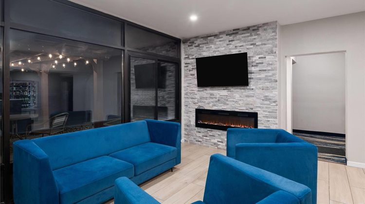 Super 8 Mankato Lobby