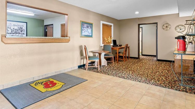 Super 8 Blue Earth Lobby