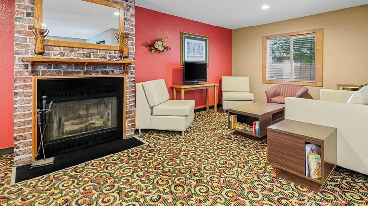 Super 8 Blue Earth Lobby