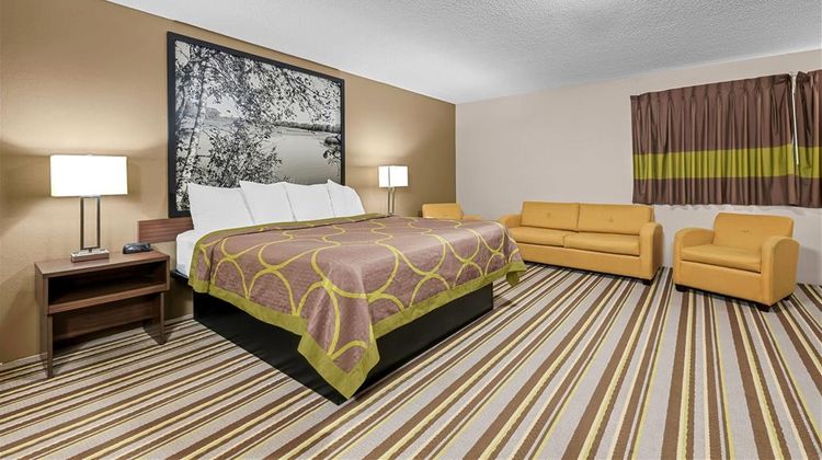Super 8 Blue Earth Suite
