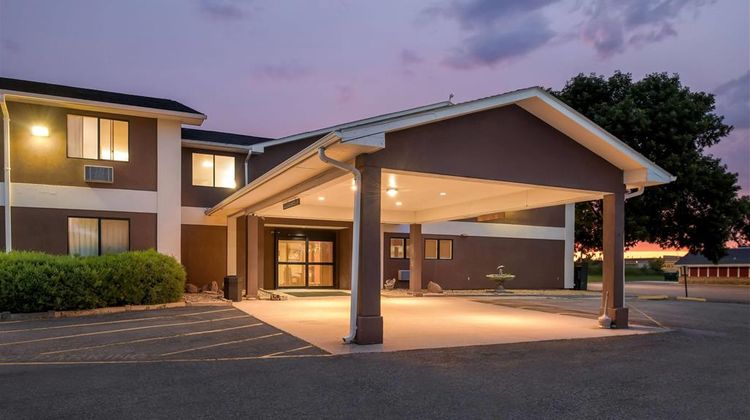 Super 8 Blue Earth Exterior