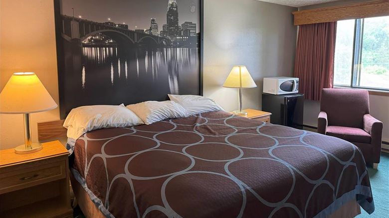 <b>Super 8 Chaska Room</b>. Images powered by <a href="https://iceportal.shijigroup.com/" title="IcePortal" target="_blank">IcePortal</a>.