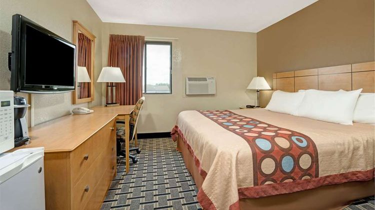 Super 8 Melrose Room
