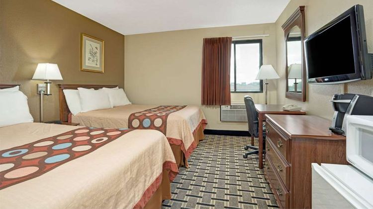 Super 8 Melrose Room