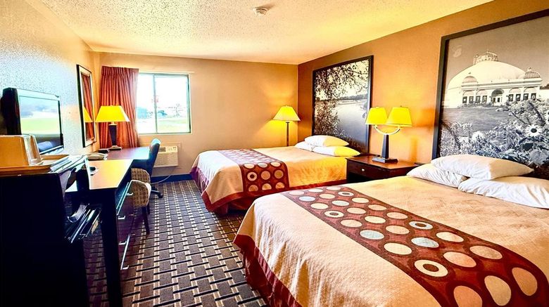<b>Super 8 Melrose Room</b>. Images powered by <a href="https://iceportal.shijigroup.com/" title="IcePortal" target="_blank">IcePortal</a>.