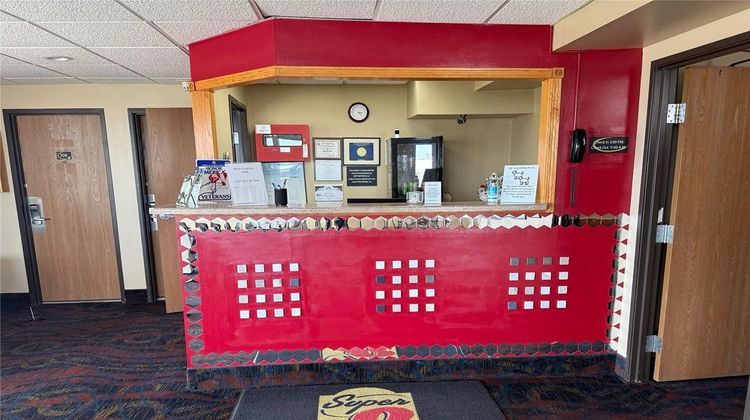 Super 8 Melrose Lobby
