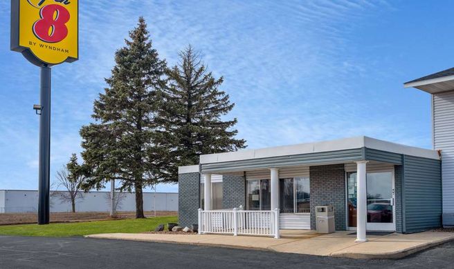 Super 8 Owatonna Exterior