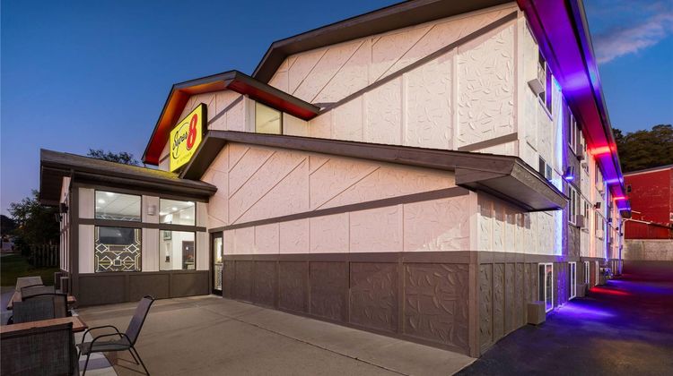 Super 8 Winona Exterior