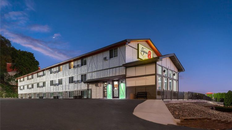 Super 8 Winona Exterior