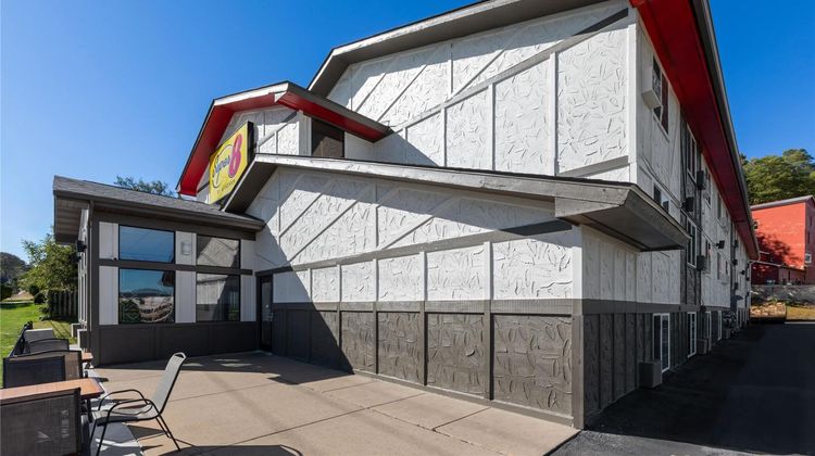Super 8 Winona Exterior