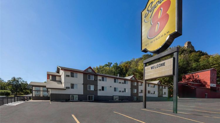 Super 8 Winona Exterior