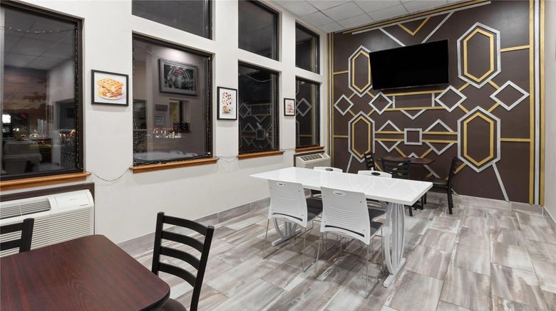 <b>Super 8 Winona Lobby</b>. Images powered by <a href="https://iceportal.shijigroup.com/" title="IcePortal" target="_blank">IcePortal</a>.