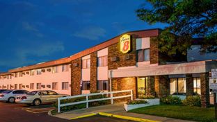 Super 8 Brooklyn Center/MPLS