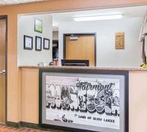 Super 8 Fairmont Lobby