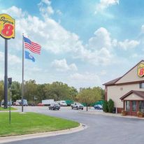 Super 8 Fairmont