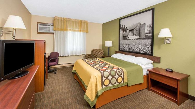 Super 8 Fairmont Room