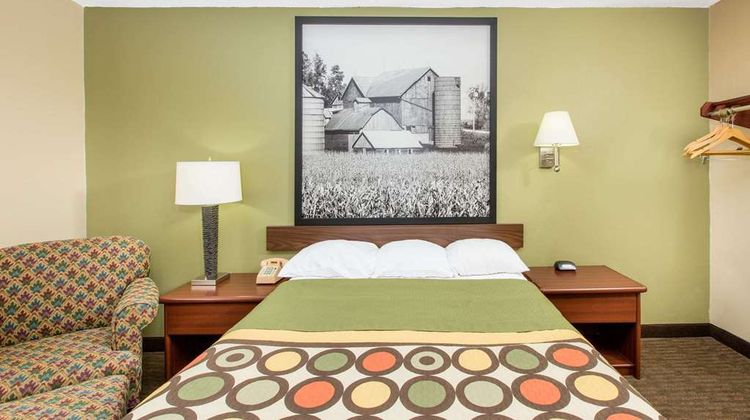Super 8 Fairmont Room