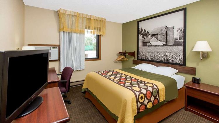 Super 8 Fairmont Room