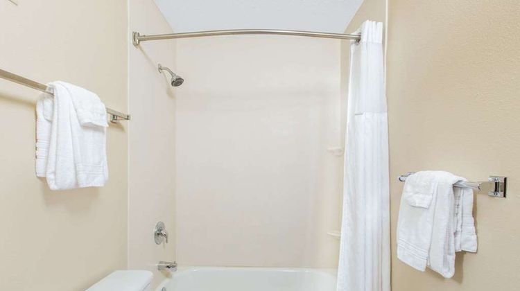 Super 8 Fairmont Room