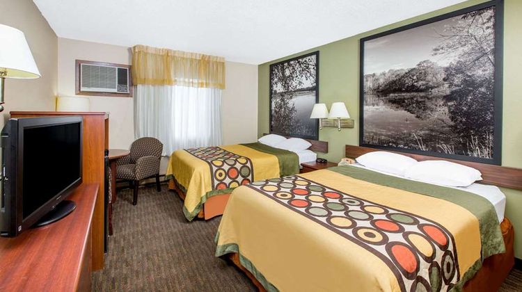 Super 8 Fairmont Room