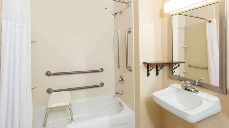 Super 8 Fairmont Room