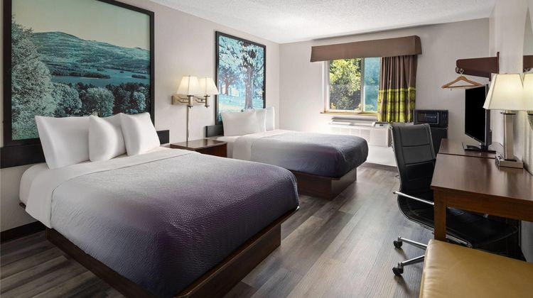 Super 8 Latham/Albany Troy Area Suite