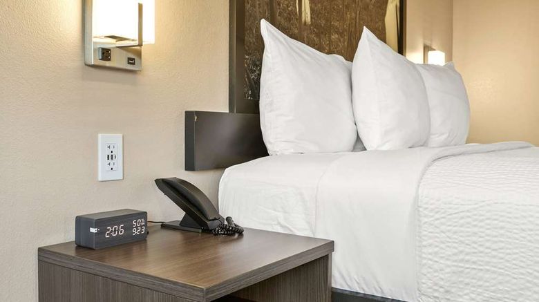 <b>Super 8 Charlottesville Room</b>. Images powered by <a href="https://iceportal.shijigroup.com/" title="IcePortal" target="_blank">IcePortal</a>.