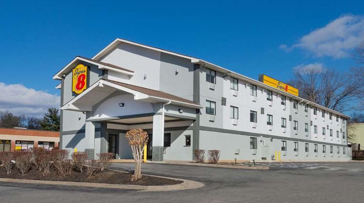 Super 8 Charlottesville Exterior