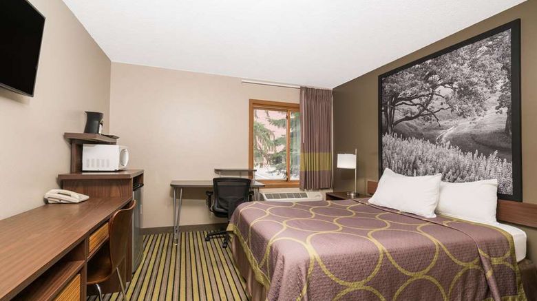 <b>Super 8 St. Cloud Room</b>. Images powered by <a href="https://iceportal.shijigroup.com/" title="IcePortal" target="_blank">IcePortal</a>.