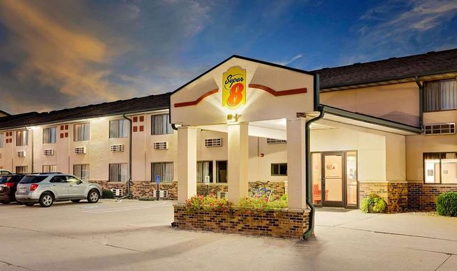 Super 8 St. James Exterior