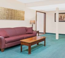 Super 8 Middletown Lobby