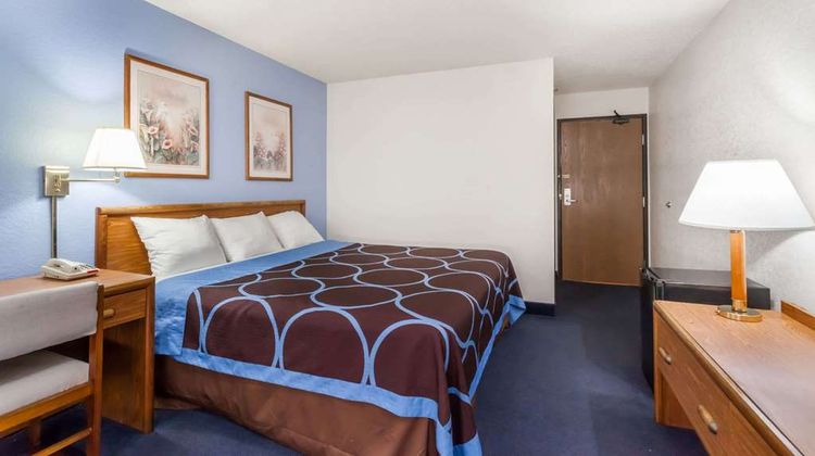 Super 8 Norwich Room