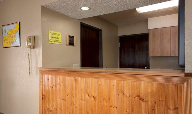 Super 8 Pulaski Lobby