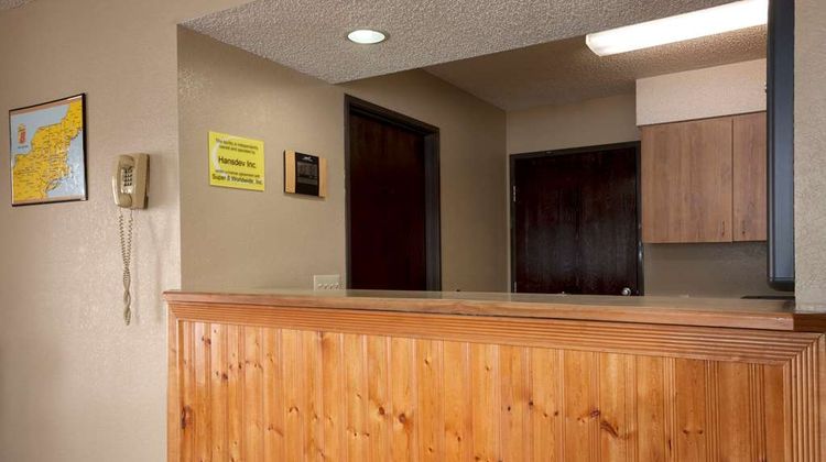 Super 8 Pulaski Lobby