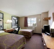 Super 8 Pulaski Room