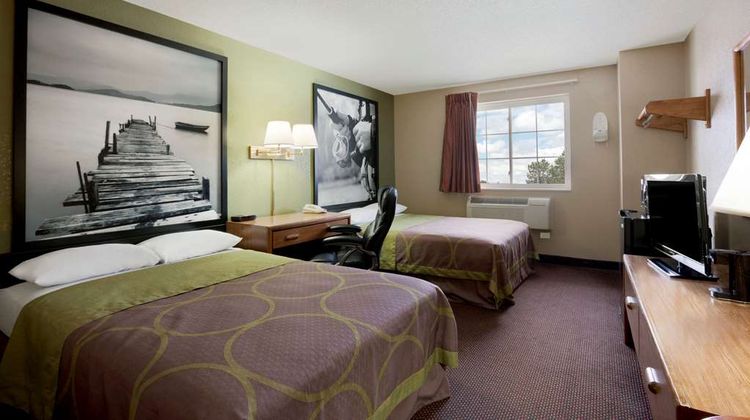 Super 8 Pulaski Room