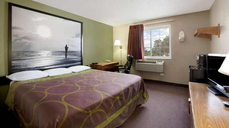 Super 8 Pulaski Room