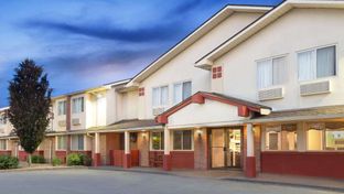 Super 8 Kingston