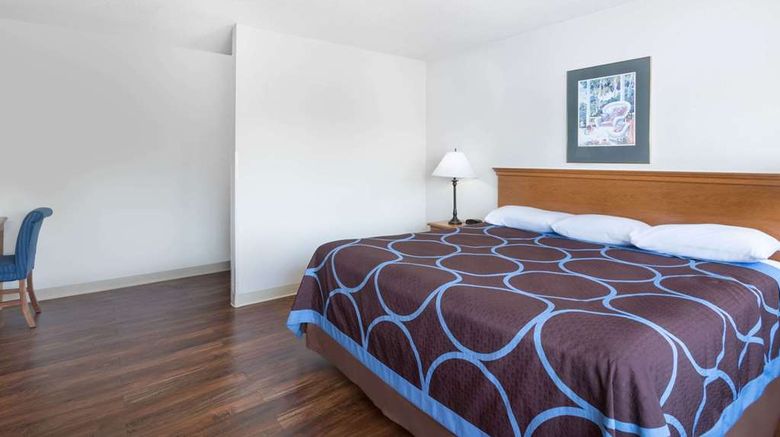 <b>Super 8 Kingston Room</b>. Images powered by <a href="https://iceportal.shijigroup.com/" title="IcePortal" target="_blank">IcePortal</a>.