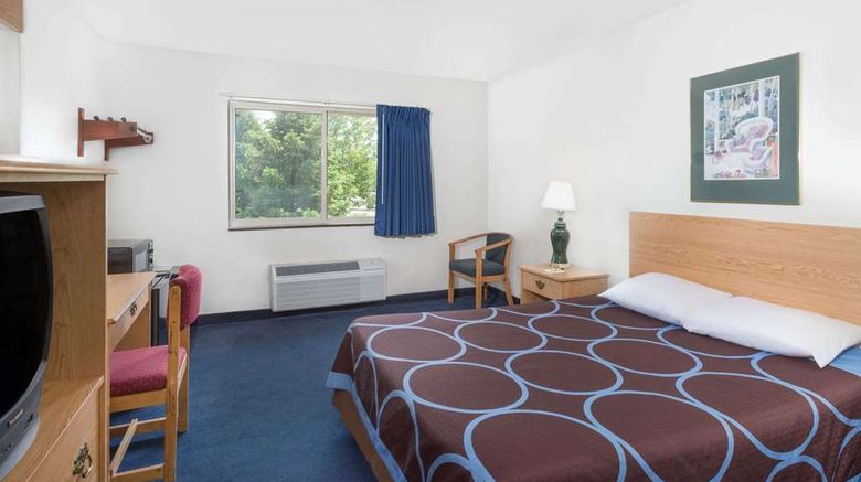 <b>Super 8 Kingston Room</b>. Images powered by <a href="https://iceportal.shijigroup.com/" title="IcePortal" target="_blank">IcePortal</a>.