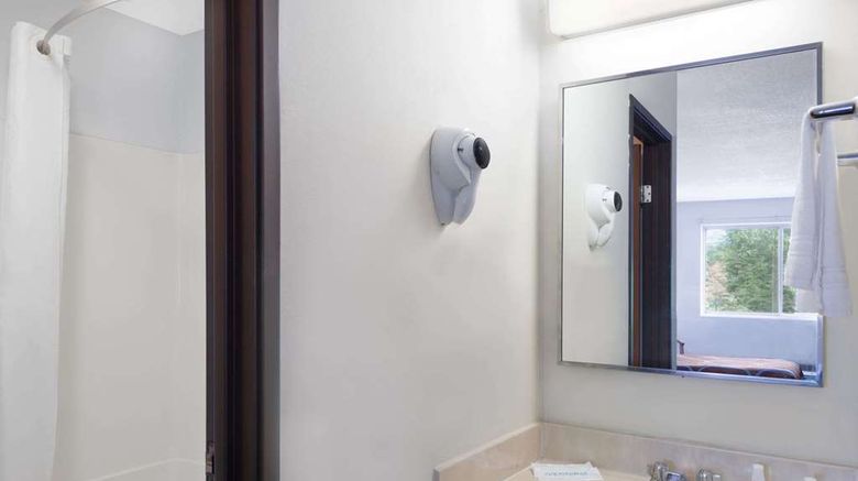 <b>Super 8 Kingston Room</b>. Images powered by <a href="https://iceportal.shijigroup.com/" title="IcePortal" target="_blank">IcePortal</a>.