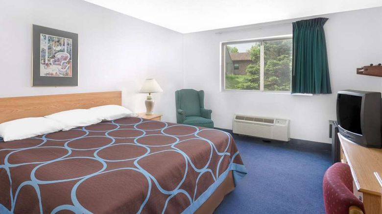 <b>Super 8 Kingston Room</b>. Images powered by <a href="https://iceportal.shijigroup.com/" title="IcePortal" target="_blank">IcePortal</a>.