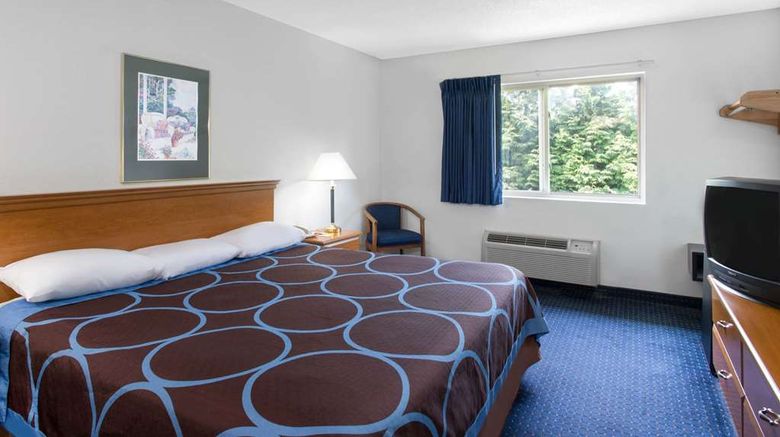 <b>Super 8 Kingston Room</b>. Images powered by <a href="https://iceportal.shijigroup.com/" title="IcePortal" target="_blank">IcePortal</a>.
