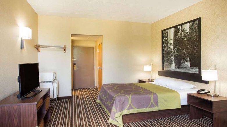 <b>Super 8 Plattsburgh Room</b>. Images powered by <a href="https://iceportal.shijigroup.com/" title="IcePortal" target="_blank">IcePortal</a>.