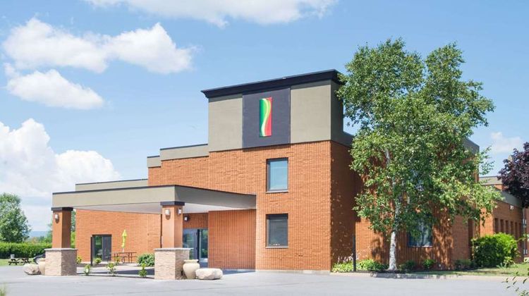 Super 8 Plattsburgh Exterior