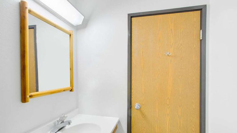 <b>Super 8 Lake George/Warrensburg Area Room</b>. Images powered by <a href="https://iceportal.shijigroup.com/" title="IcePortal" target="_blank">IcePortal</a>.