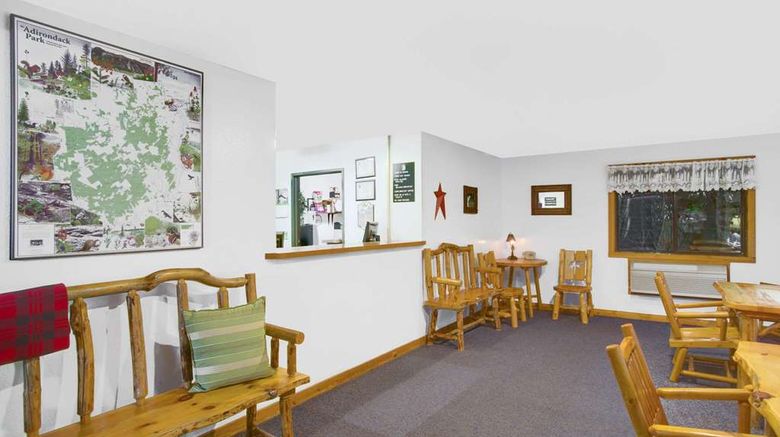 <b>Super 8 Lake George/Warrensburg Area Lobby</b>. Images powered by <a href="https://iceportal.shijigroup.com/" title="IcePortal" target="_blank">IcePortal</a>.